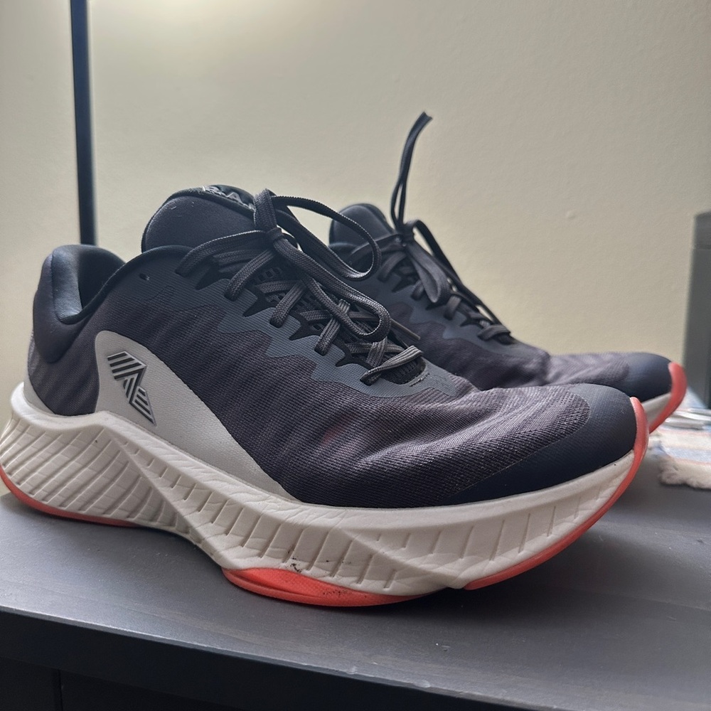 RAD R-1 Runner - Black Neon